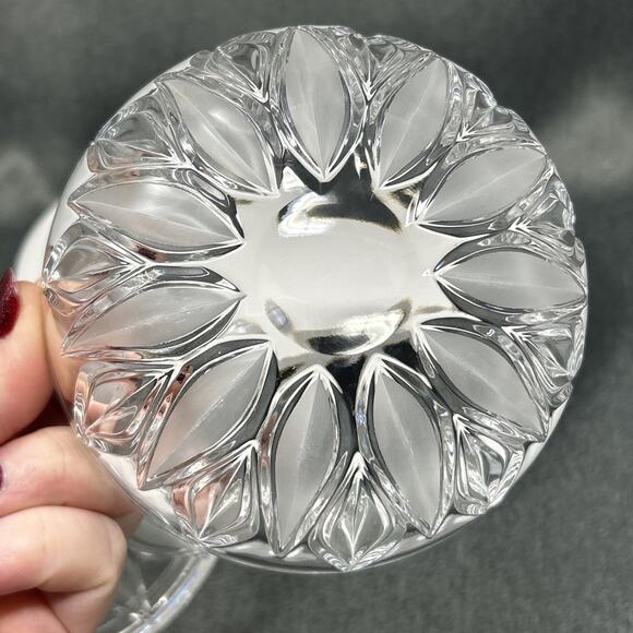 Vintage Cut Crystal Candy Dish Clear Glass Bonbonniere Leaf Pattern Lidded Bowl - Picture 3 of 6